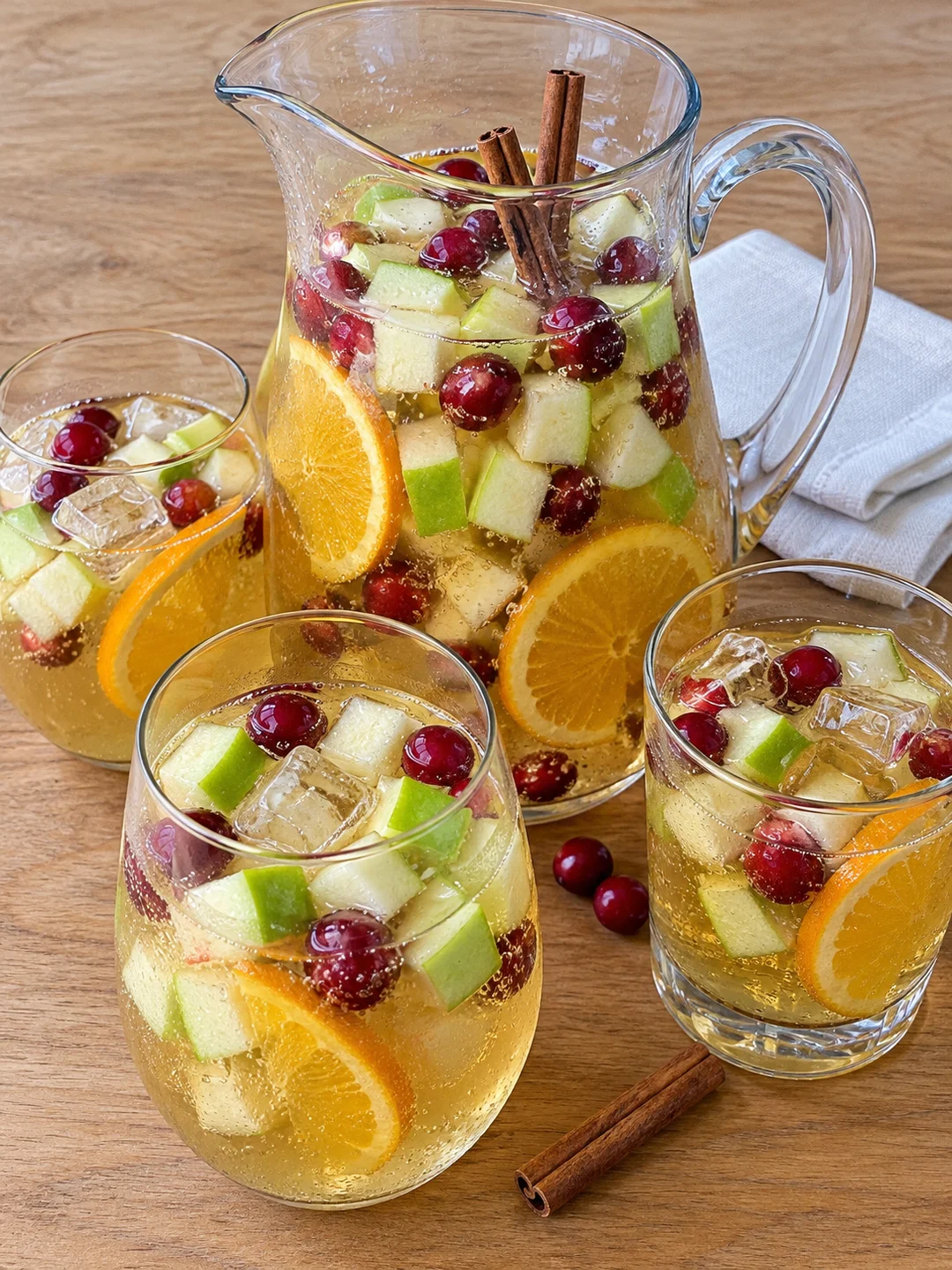 Apple Cider Sangria (Sangría de Sidra de Manzana), New England Orchard Style